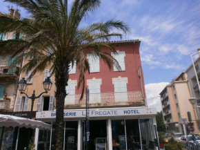 Отель Hotel Restaurant La Frégate  Ла Сейн-Сюр-Мер
